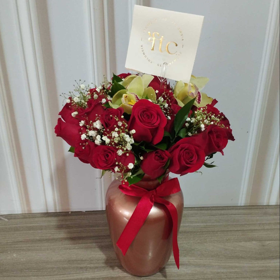 24 Red Roses with Orchid in Red Vase – Medellín Delivery