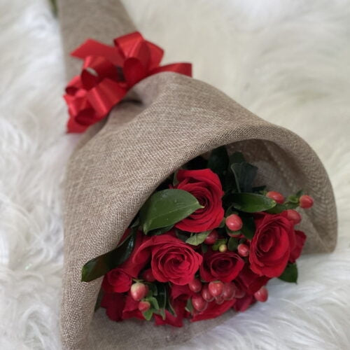 Chic Jute Rose Bouquet