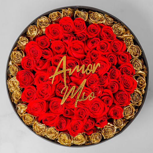 Black luxury box with golden and red roses for Medellín delivery.