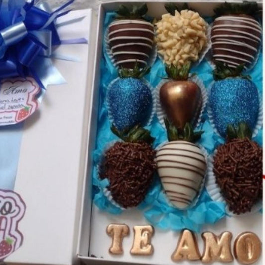 Blue “Te Amo” Chocolate Strawberries – Romantic Gift for Him in Medellín & Bogotá