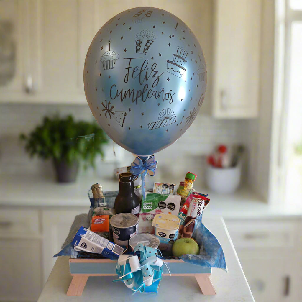 Premium birthday breakfast gift tray with balloon, omelet, pastries, and gourmet snacks for delivery in Cali and Bogotá