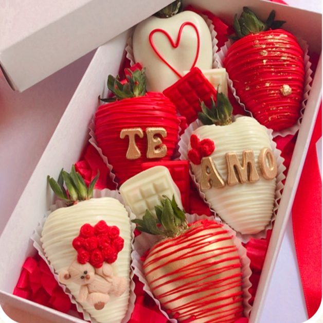 6 decorated chocolate-covered strawberries with “Te Amo” message in a gift box – Pereira delivery