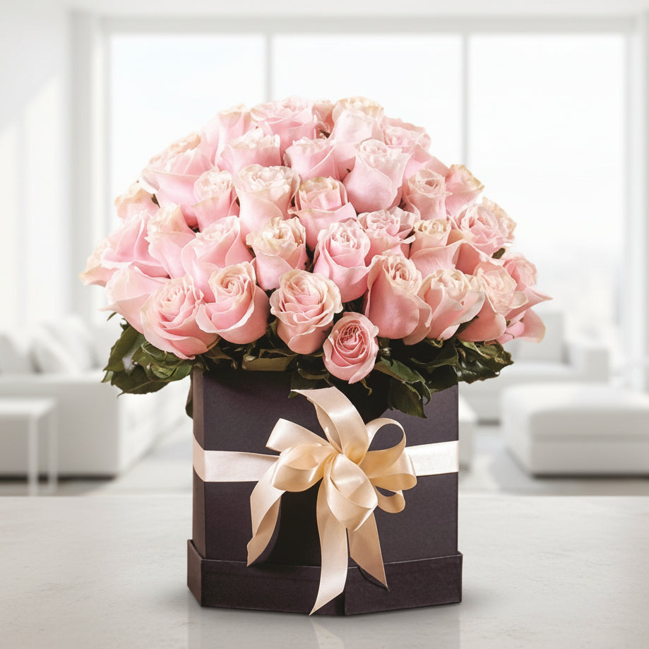Luxury box of 100 pink roses available exclusively in Medellín