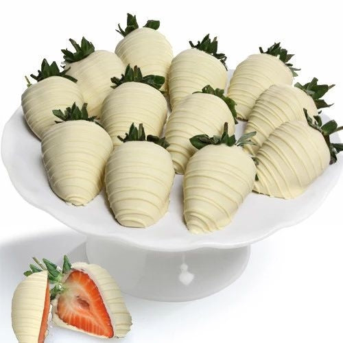 12 white chocolate-dipped strawberries in a gift box, available for delivery in Bogotá and Medellín