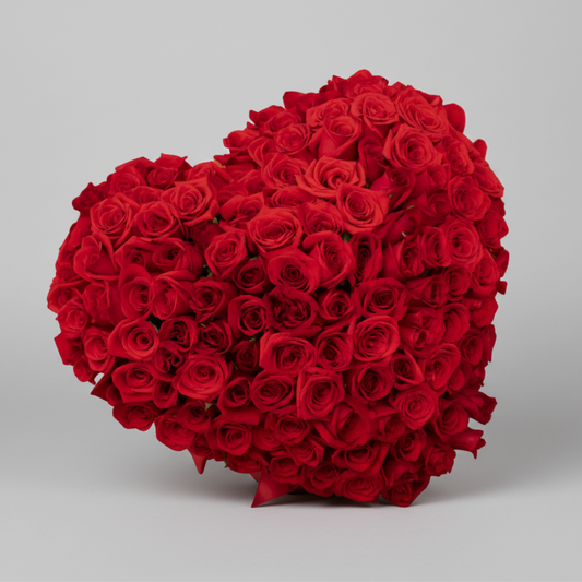 Heart-shaped arrangement made with 200 premium red roses, luxury floral design for special occasions in Medellín.
