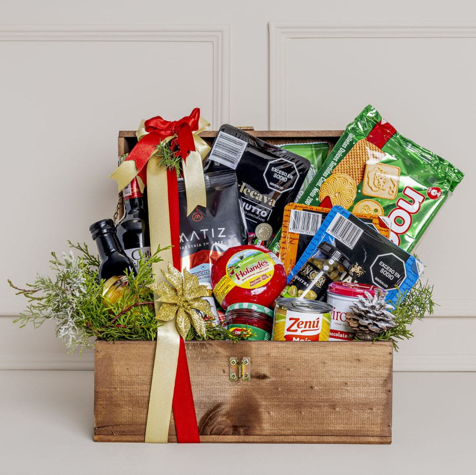 Premium Christmas Gift Box with Traditional Holiday Treats – Rustic Wooden Chest (Medellín Delivery)