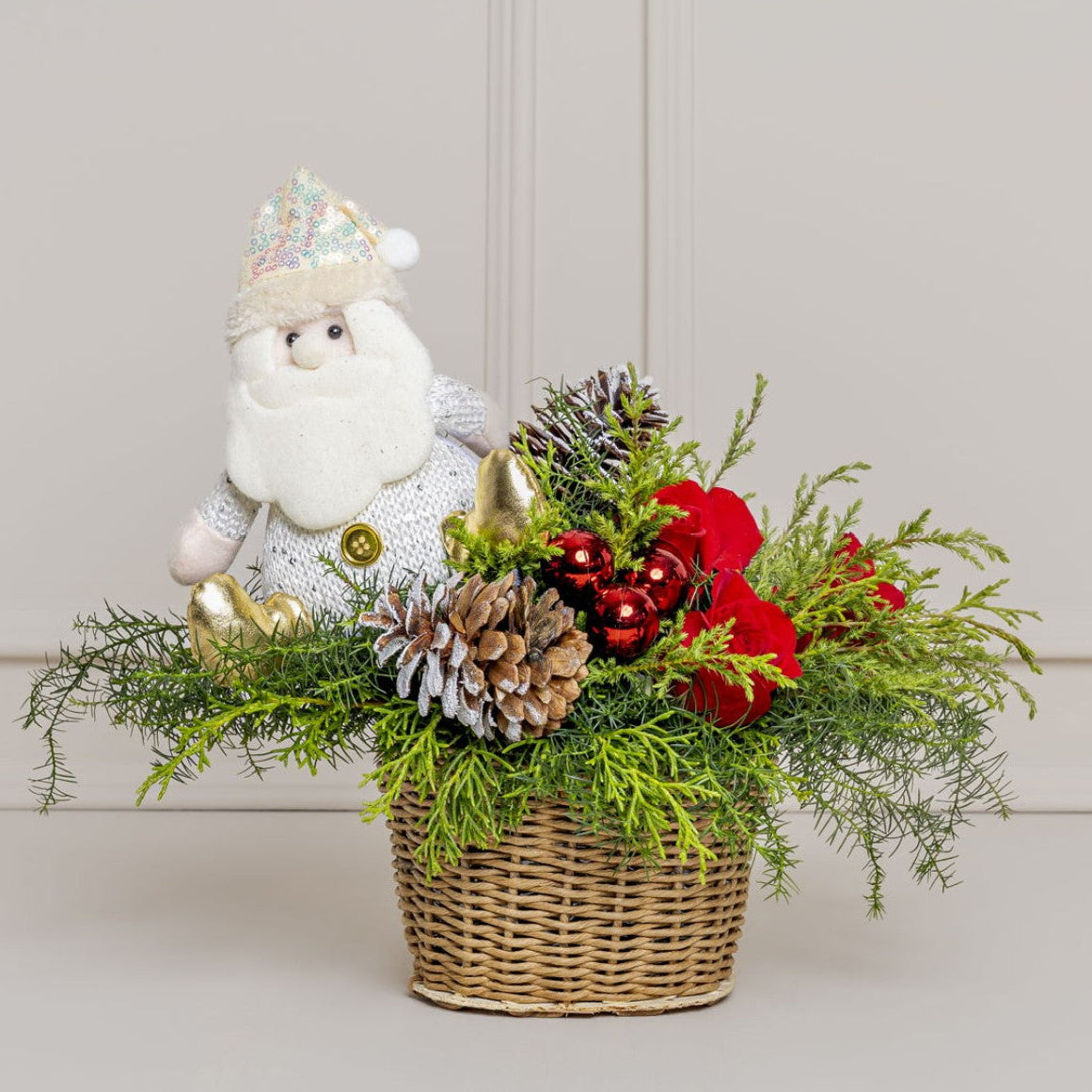 Christmas Basket with Red Roses, Fresh Pine, Snowy Cones & White Santa – Medellín Delivery