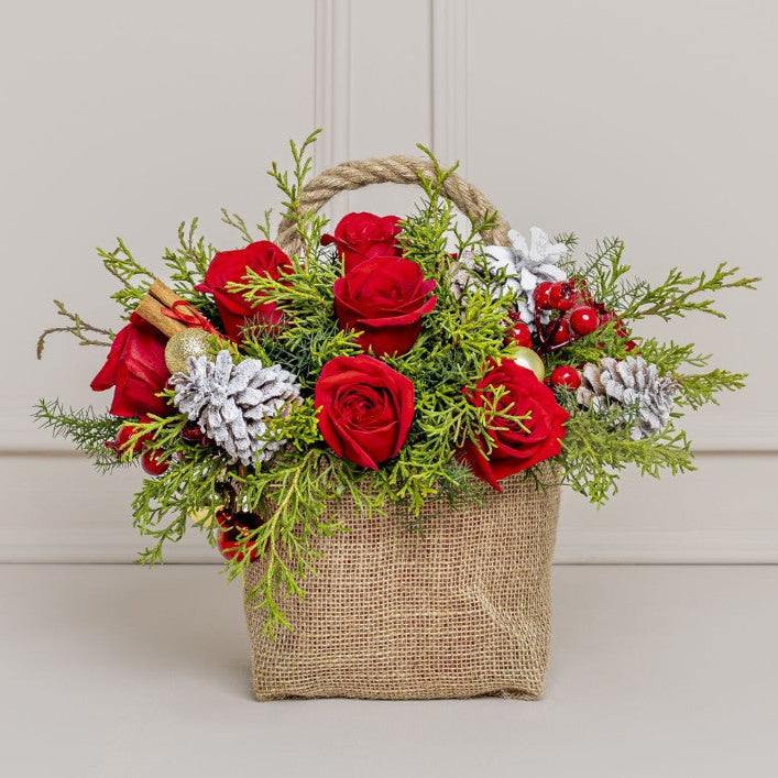 Christmas Basket Arrangement with Red Roses, Fresh Pine & Snowy Cones – Medellín Delivery