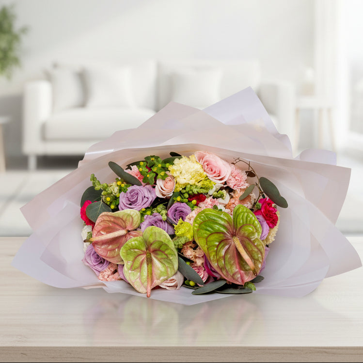 Modern Pastel Roses & Green Anthurium Bouquet – Medellín