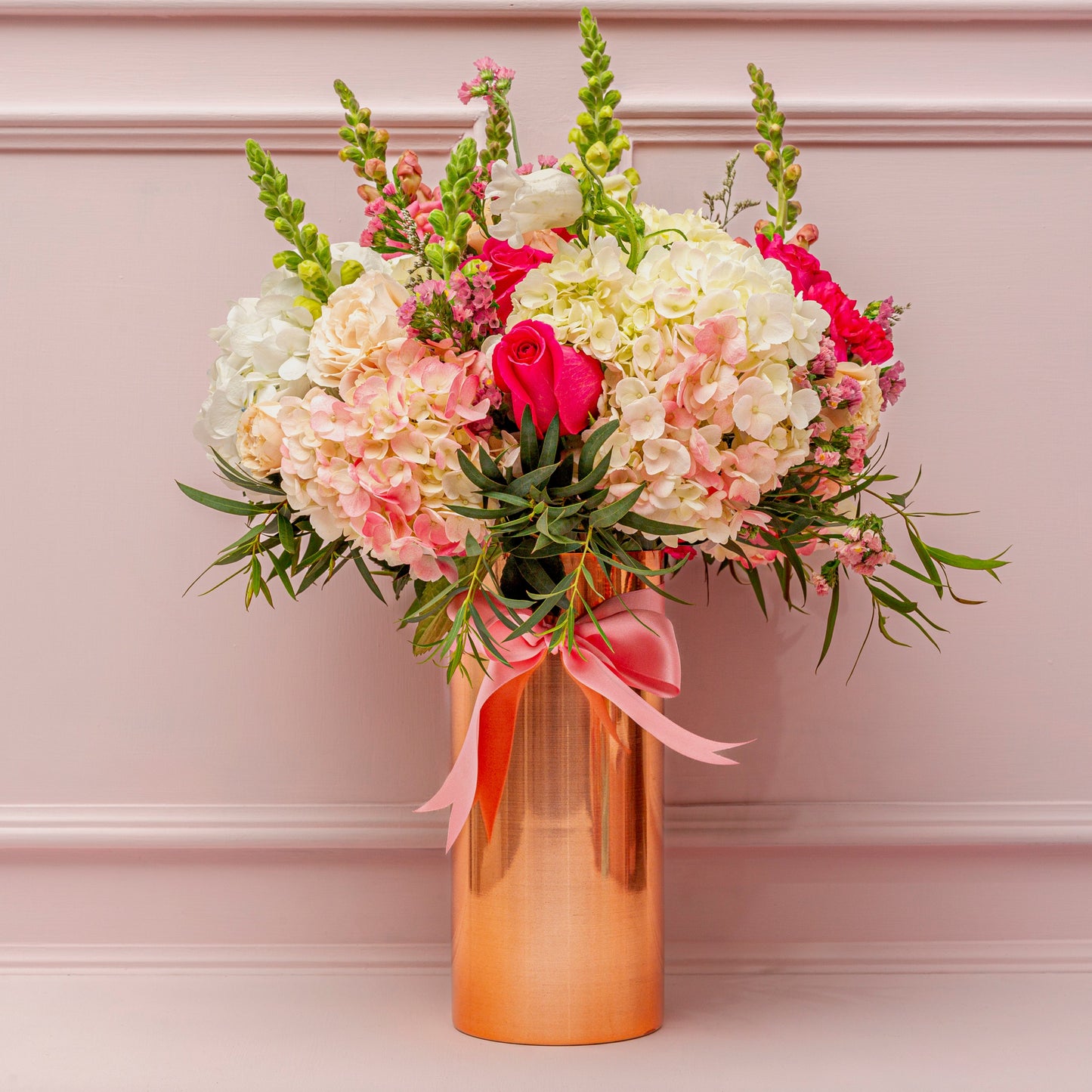 Elegant Floral Arrangement – Hydrangeas & Roses in Medellín
