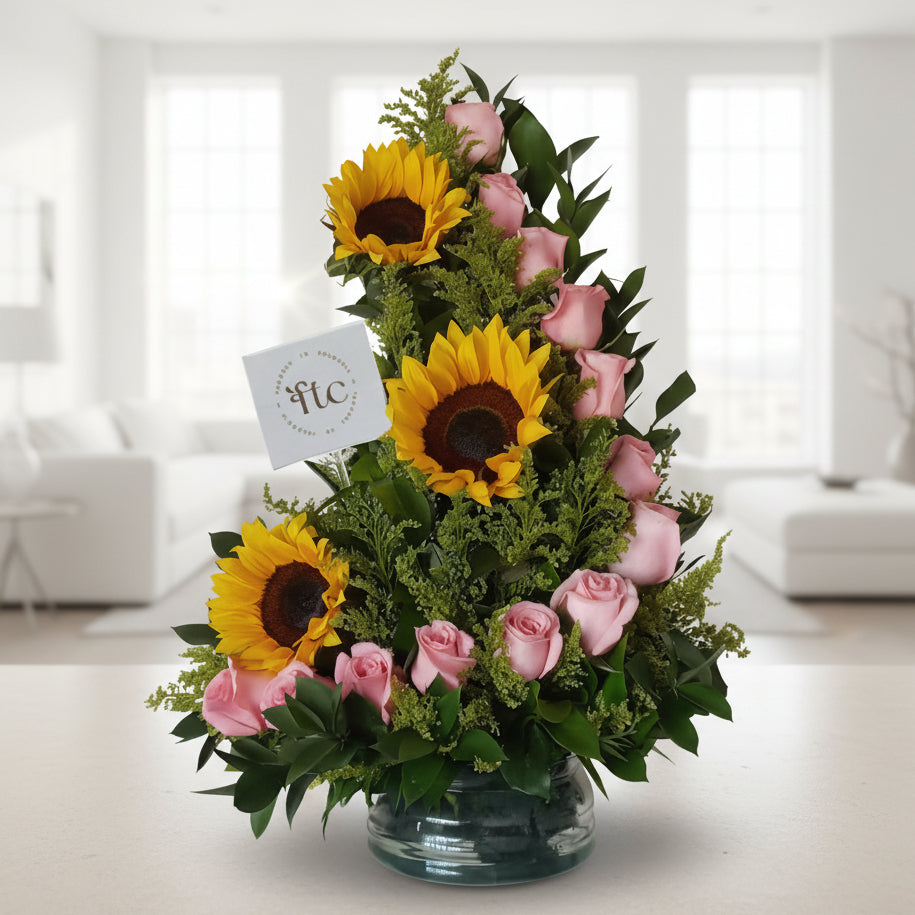 Sunflowers and Pink Roses Arrangement in Glass Vase – Cartagena Delivery