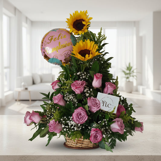 Floral arrangement with pink roses and sunflowers, accompanied by a 'Feliz Cumpleaños' balloon on a white background.